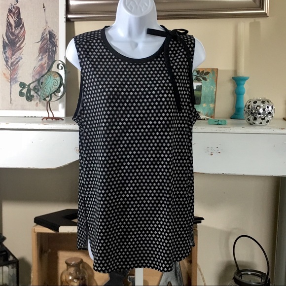 Banana Republic Tops - BANANA REPUBLIC Black and White Sleeveless Top